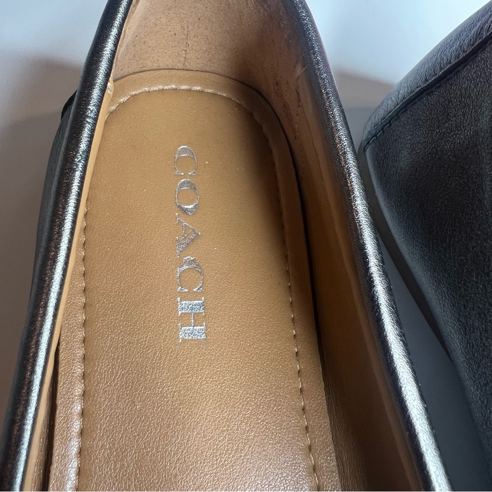 Coach Silver Flats Sleek Design - Picture 4 of 8